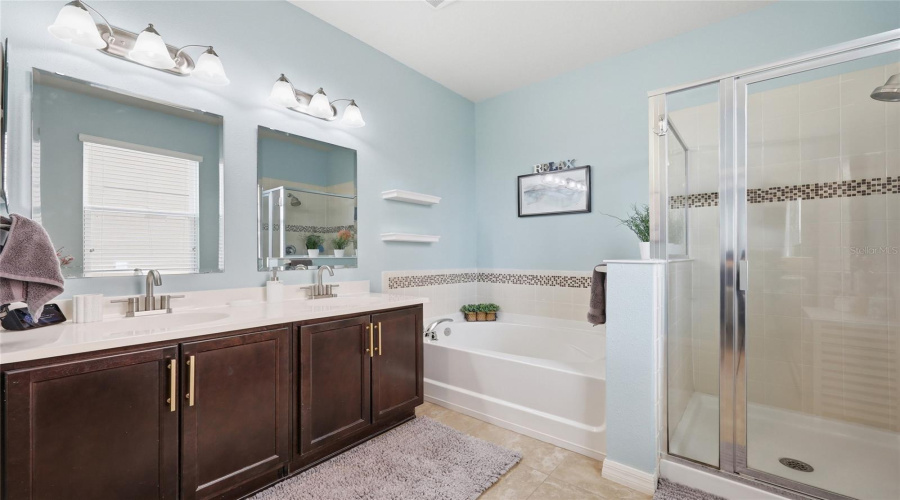 KISSIMMEE, Florida 34746, 4 Bedrooms Bedrooms, ,3 BathroomsBathrooms,Residential,For Sale,BLUE DIAMOND,0,MFRO6426336