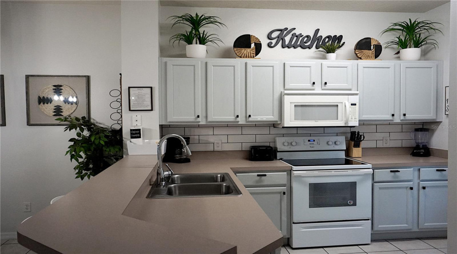 KISSIMMEE, Florida 34747, 3 Bedrooms Bedrooms, ,3 BathroomsBathrooms,Residential,For Sale,BAY LILLY,0,MFRS5154015