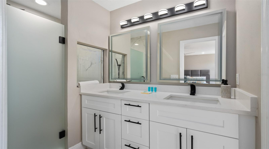Kissimmee, Florida 34746, 3 Bedrooms Bedrooms, ,2 Bathroomsbathrooms,Residential,For Sale,S Beach Cir,0,Mfrs5153974