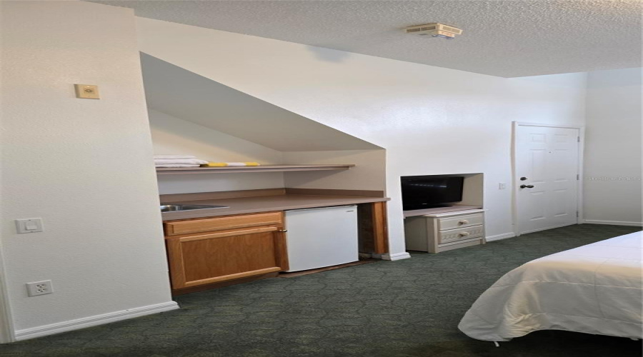 KISSIMMEE, Florida 34746, 4 Bedrooms Bedrooms, ,3 BathroomsBathrooms,Residential,For Sale,PARK RIDGE,0,MFRO6275327