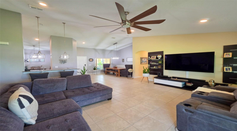 KISSIMMEE, Florida 34746, 4 Bedrooms Bedrooms, ,2 BathroomsBathrooms,Residential,For Sale,GOLDEN KNOT,0,MFRO6425404