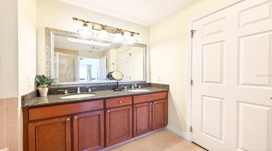 Full en-suite bath.