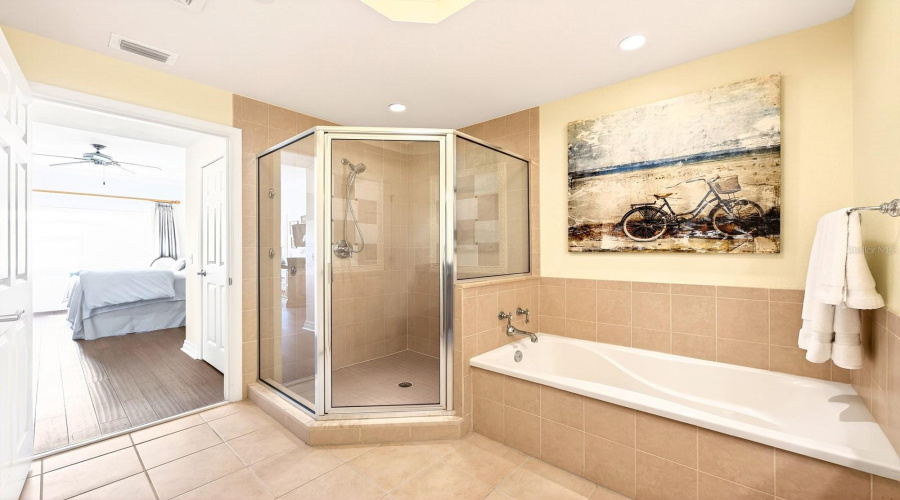 Full en-suite bath.