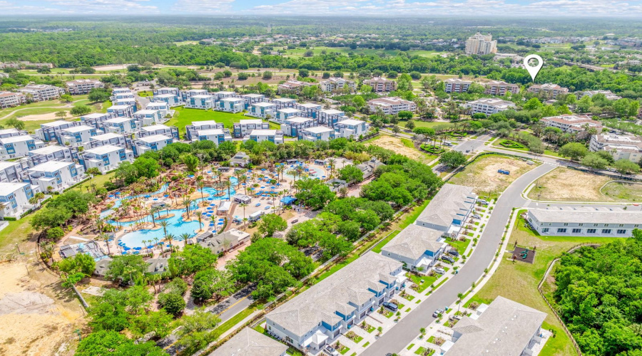 Located just up the road from the REUNION WATER PARK, this condo offers access to world-class AMENITIES within Reunion Resort.