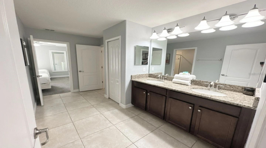 DAVENPORT, Florida 33896, 9 Bedrooms Bedrooms, ,5 BathroomsBathrooms,Residential,For Sale,ROLLING FARIWAY,0,MFRS5153217