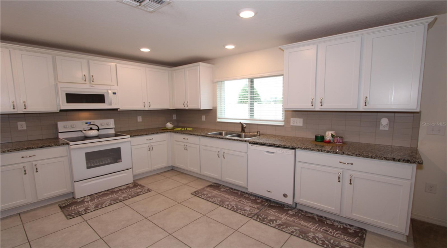 DAVENPORT, Florida 33837, 3 Bedrooms Bedrooms, ,2 BathroomsBathrooms,Residential,For Sale,PRESERVE POINTE,0,MFRO6425490