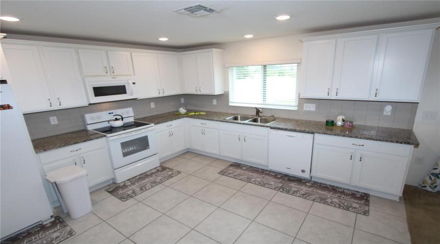 DAVENPORT, Florida 33837, 3 Bedrooms Bedrooms, ,2 BathroomsBathrooms,Residential,For Sale,PRESERVE POINTE,0,MFRO6425490