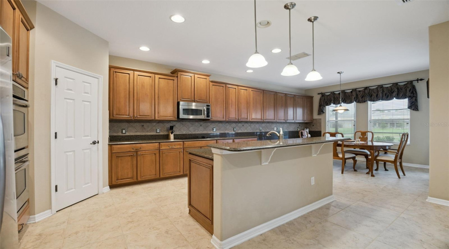 ORLANDO, Florida 32836, 5 Bedrooms Bedrooms, ,3 BathroomsBathrooms,Residential,For Sale,SHELTERING PINE,0,MFRO6422347