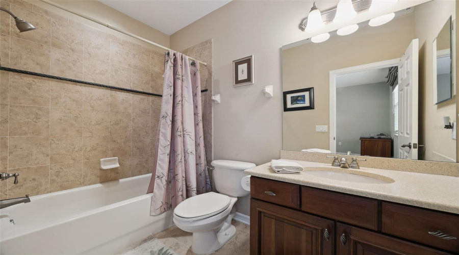 Full bathroom for bedroom #2