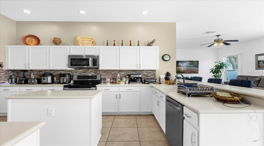 DAVENPORT, Florida 33897, 5 Bedrooms Bedrooms, ,4 BathroomsBathrooms,Residential,For Sale,HOLLYBROOK,0,MFRG5107599