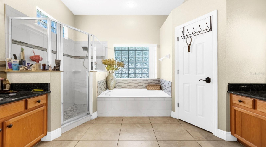 DAVENPORT, Florida 33897, 5 Bedrooms Bedrooms, ,4 BathroomsBathrooms,Residential,For Sale,HOLLYBROOK,0,MFRG5107599