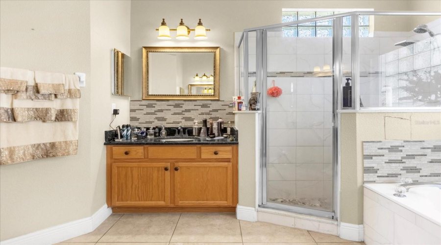 DAVENPORT, Florida 33897, 5 Bedrooms Bedrooms, ,4 BathroomsBathrooms,Residential,For Sale,HOLLYBROOK,0,MFRG5107599