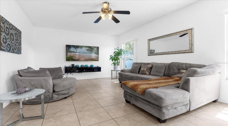 DAVENPORT, Florida 33897, 5 Bedrooms Bedrooms, ,4 BathroomsBathrooms,Residential,For Sale,HOLLYBROOK,0,MFRG5107599
