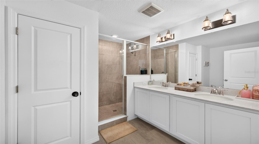 Davenport, Florida 33896, 3 Bedrooms Bedrooms, ,2 Bathroomsbathrooms,Residential,For Sale,Longboat,0,Mfro6427074
