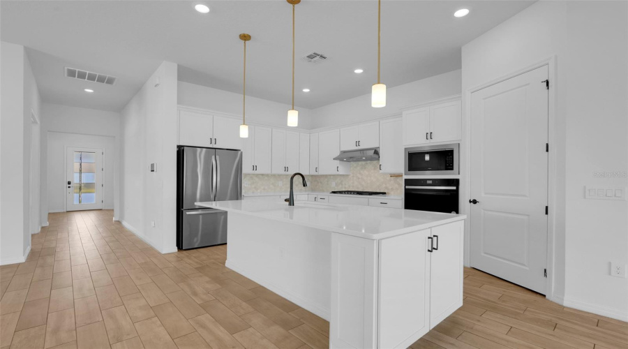 ORLANDO, Florida 32836, 3 Bedrooms Bedrooms, ,3 BathroomsBathrooms,Residential,For Sale,PARK ESTATES,0,MFRO6426187