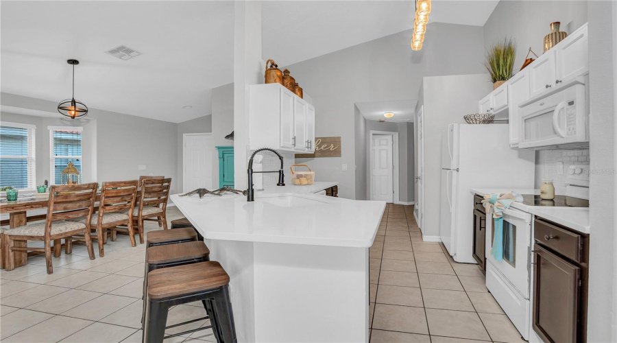 DAVENPORT, Florida 33896, 4 Bedrooms Bedrooms, ,3 BathroomsBathrooms,Residential,For Sale,RUBINO,0,MFRO6426963