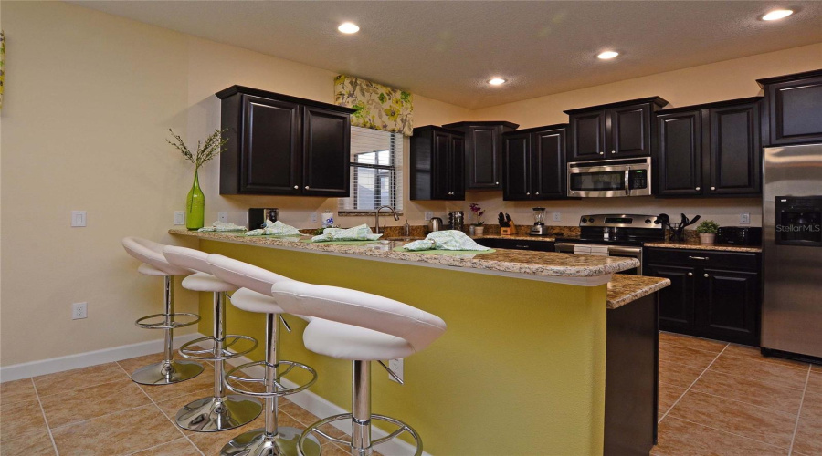 DAVENPORT, Florida 33896, 6 Bedrooms Bedrooms, ,6 BathroomsBathrooms,Residential,For Sale,MOON VALLEY,0,MFRS5154133