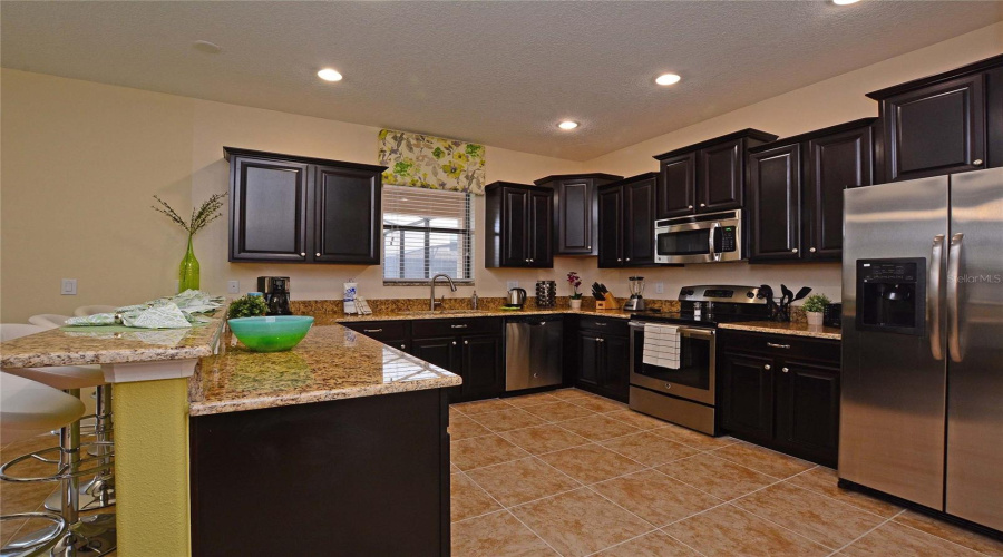 DAVENPORT, Florida 33896, 6 Bedrooms Bedrooms, ,6 BathroomsBathrooms,Residential,For Sale,MOON VALLEY,0,MFRS5154133