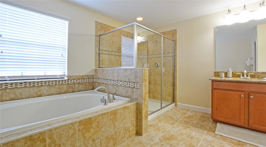 DAVENPORT, Florida 33896, 6 Bedrooms Bedrooms, ,6 BathroomsBathrooms,Residential,For Sale,MOON VALLEY,0,MFRS5154133