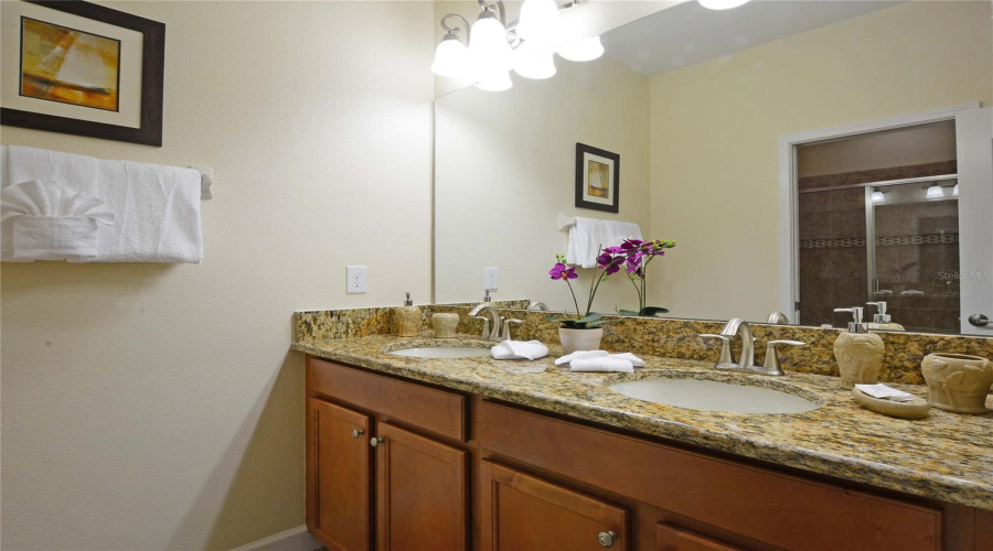 DAVENPORT, Florida 33896, 6 Bedrooms Bedrooms, ,6 BathroomsBathrooms,Residential,For Sale,MOON VALLEY,0,MFRS5154133