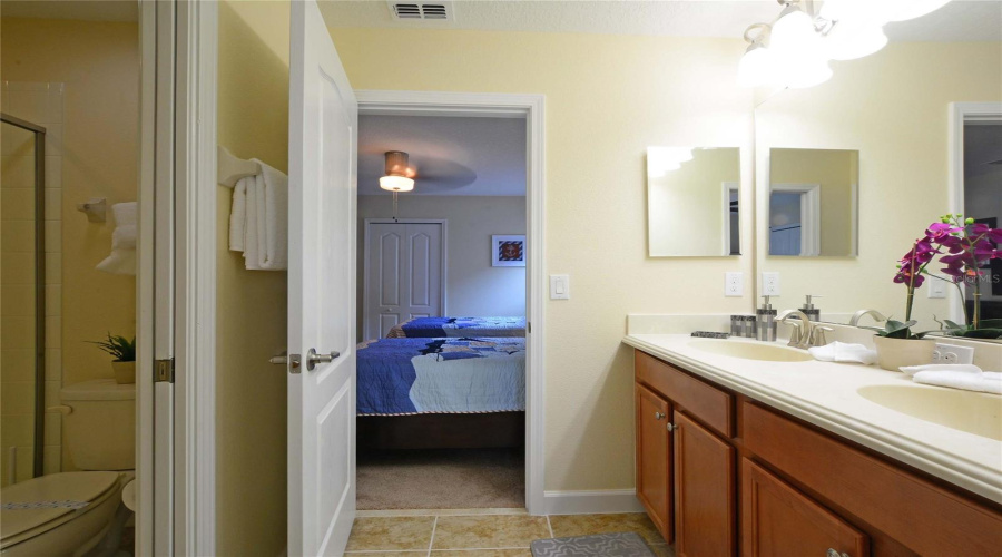 DAVENPORT, Florida 33896, 6 Bedrooms Bedrooms, ,6 BathroomsBathrooms,Residential,For Sale,MOON VALLEY,0,MFRS5154133
