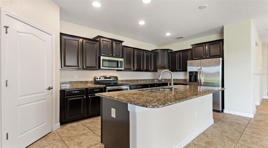 DAVENPORT, Florida 33896, 3 Bedrooms Bedrooms, ,3 BathroomsBathrooms,Residential,For Sale,PALMETTO DUNES,0,MFRS5148575