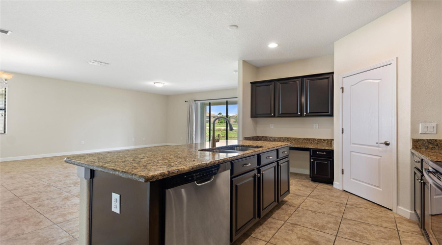 DAVENPORT, Florida 33896, 3 Bedrooms Bedrooms, ,3 BathroomsBathrooms,Residential,For Sale,PALMETTO DUNES,0,MFRS5148575