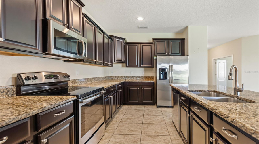 DAVENPORT, Florida 33896, 3 Bedrooms Bedrooms, ,3 BathroomsBathrooms,Residential,For Sale,PALMETTO DUNES,0,MFRS5148575