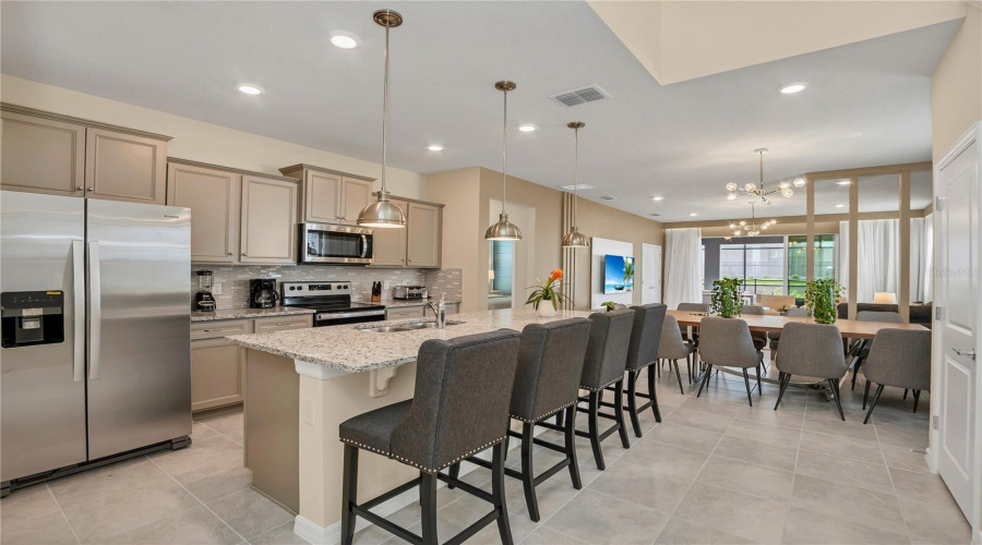 DAVENPORT, Florida 33897, 7 Bedrooms Bedrooms, ,5 BathroomsBathrooms,Residential,For Sale,SUMMER,0,MFRO6383749