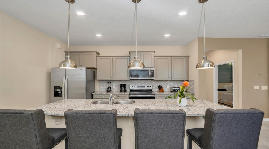 DAVENPORT, Florida 33897, 7 Bedrooms Bedrooms, ,5 BathroomsBathrooms,Residential,For Sale,SUMMER,0,MFRO6383749