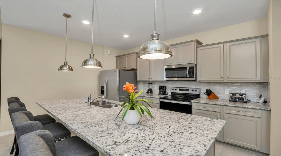 DAVENPORT, Florida 33897, 7 Bedrooms Bedrooms, ,5 BathroomsBathrooms,Residential,For Sale,SUMMER,0,MFRO6383749