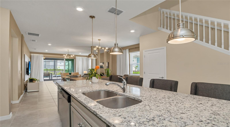 DAVENPORT, Florida 33897, 7 Bedrooms Bedrooms, ,5 BathroomsBathrooms,Residential,For Sale,SUMMER,0,MFRO6383749