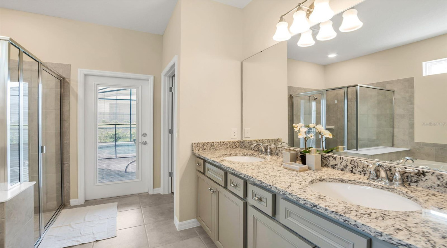 OWNER'S BATHROOM