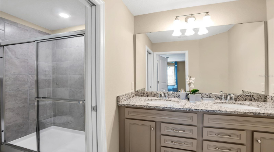 DAVENPORT, Florida 33897, 7 Bedrooms Bedrooms, ,5 BathroomsBathrooms,Residential,For Sale,SUMMER,0,MFRO6383749