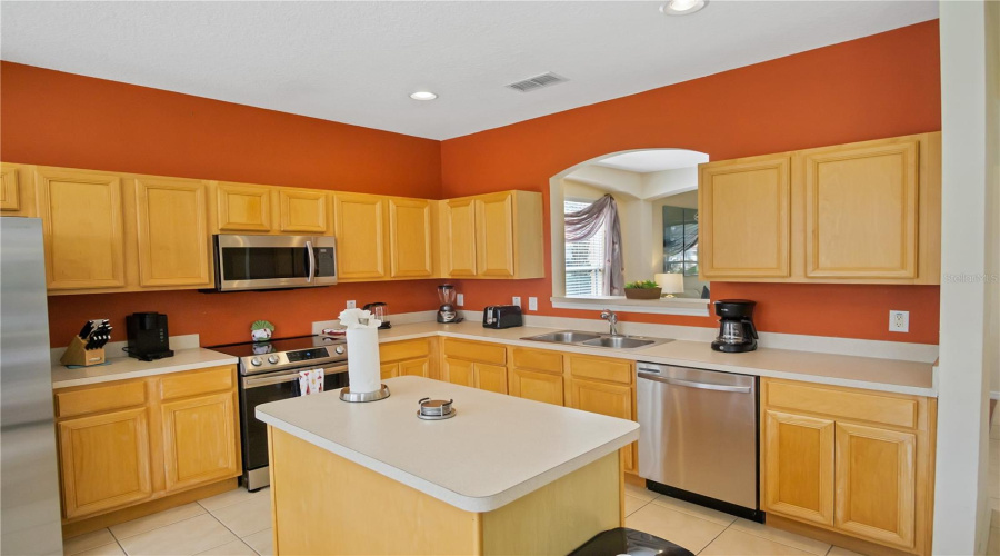 DAVENPORT, Florida 33897, 6 Bedrooms Bedrooms, ,5 BathroomsBathrooms,Residential,For Sale,SEVILLA,0,MFRO6427610