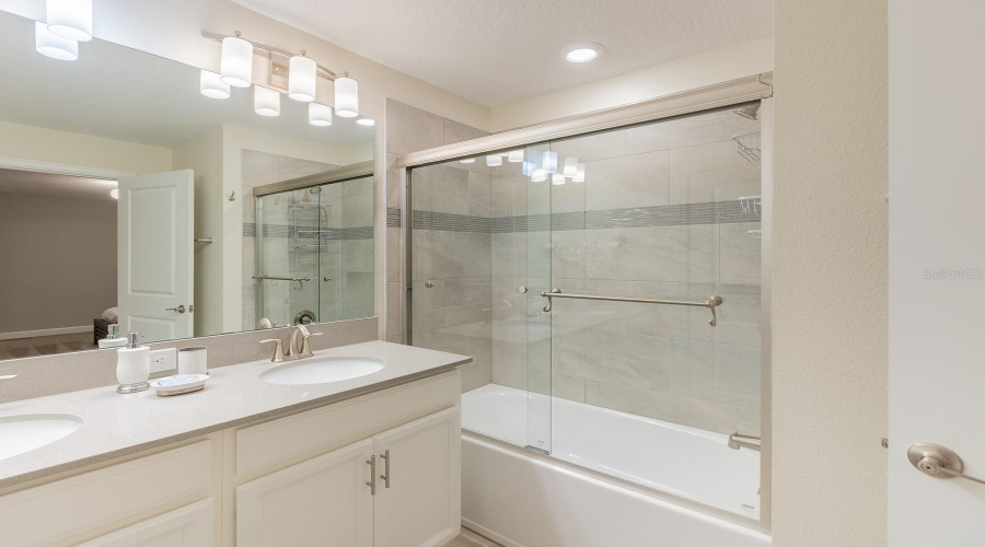 KISSIMMEE, Florida 34746, 4 Bedrooms Bedrooms, ,3 BathroomsBathrooms,Residential,For Sale,LULLABY,0,MFRO6427208