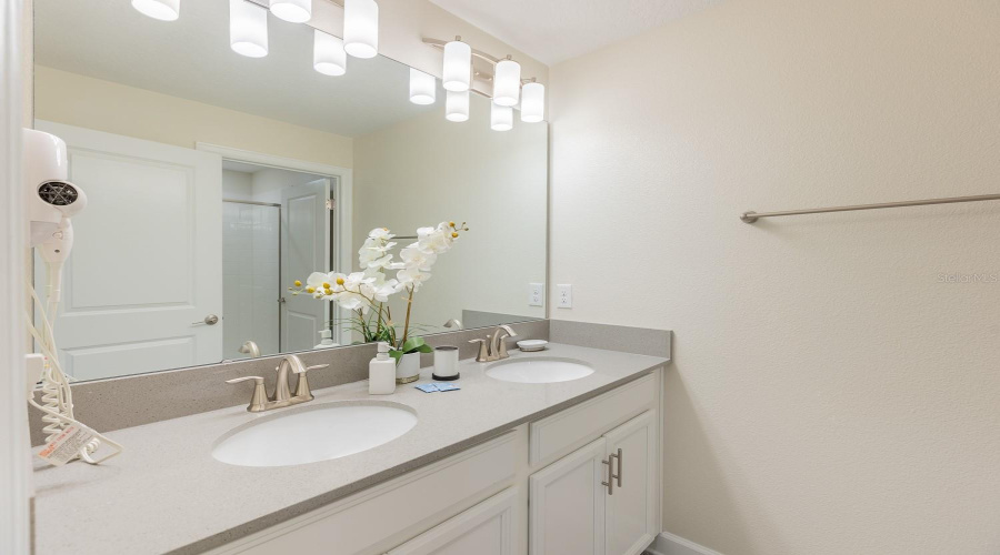 KISSIMMEE, Florida 34746, 4 Bedrooms Bedrooms, ,3 BathroomsBathrooms,Residential,For Sale,LULLABY,0,MFRO6427208