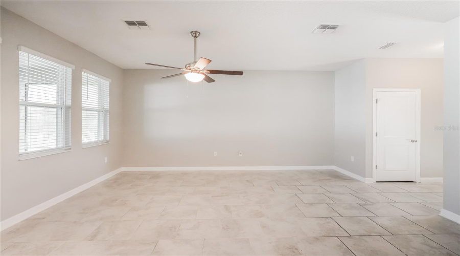 KISSIMMEE, Florida 34746, 4 Bedrooms Bedrooms, ,2 BathroomsBathrooms,Residential,For Sale,CRESCENT MOON,0,MFRC7528790
