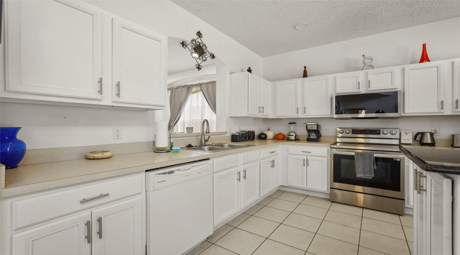 KISSIMMEE, Florida 34746, 7 Bedrooms Bedrooms, ,5 BathroomsBathrooms,Residential,For Sale,SEASONS,0,MFRS5153638