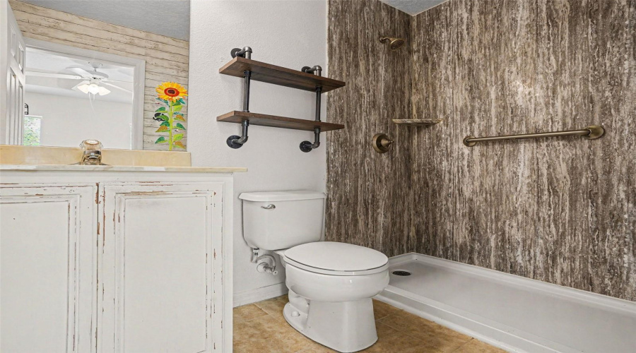 KISSIMMEE, Florida 34747, 3 Bedrooms Bedrooms, ,3 BathroomsBathrooms,Residential,For Sale,LONG ISLAND DR,0,MFRO6418351