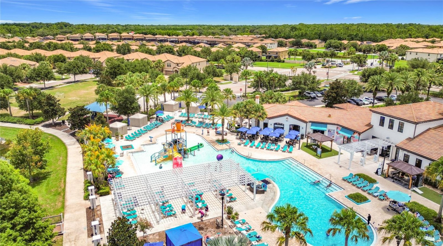 Expansive resort pool & sun deck