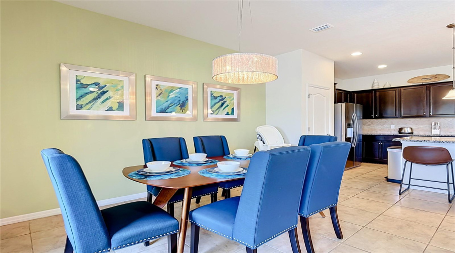 Dining area adjacent to the kitchen & living room