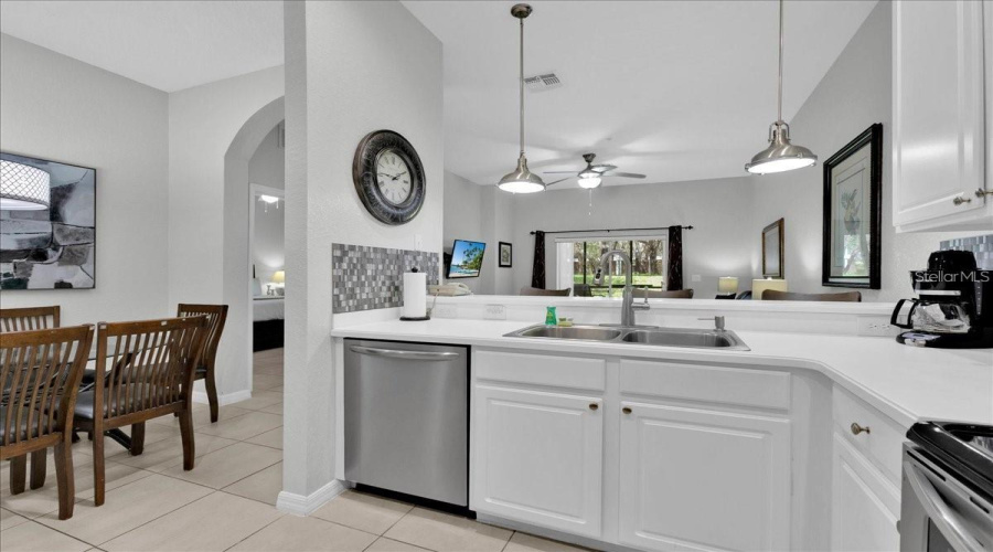 DAVENPORT, Florida 33897, 3 Bedrooms Bedrooms, ,2 BathroomsBathrooms,Residential,For Sale,ROGUES RETREAT,0,MFRO6427908