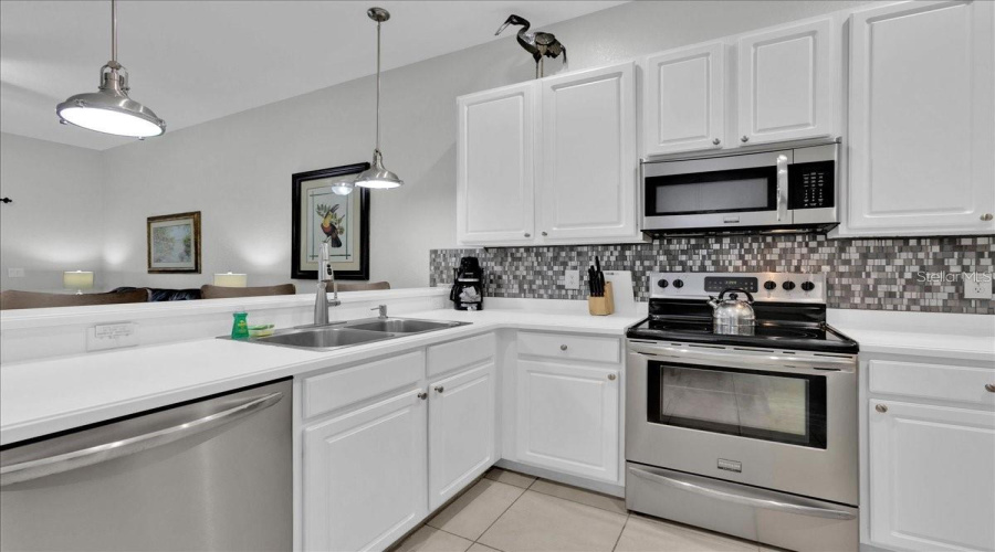 DAVENPORT, Florida 33897, 3 Bedrooms Bedrooms, ,2 BathroomsBathrooms,Residential,For Sale,ROGUES RETREAT,0,MFRO6427908