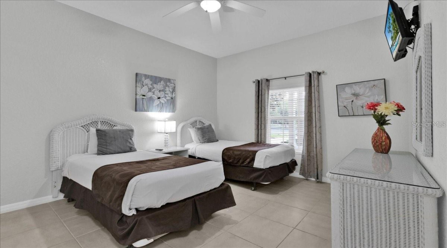 DAVENPORT, Florida 33897, 3 Bedrooms Bedrooms, ,2 BathroomsBathrooms,Residential,For Sale,ROGUES RETREAT,0,MFRO6427908
