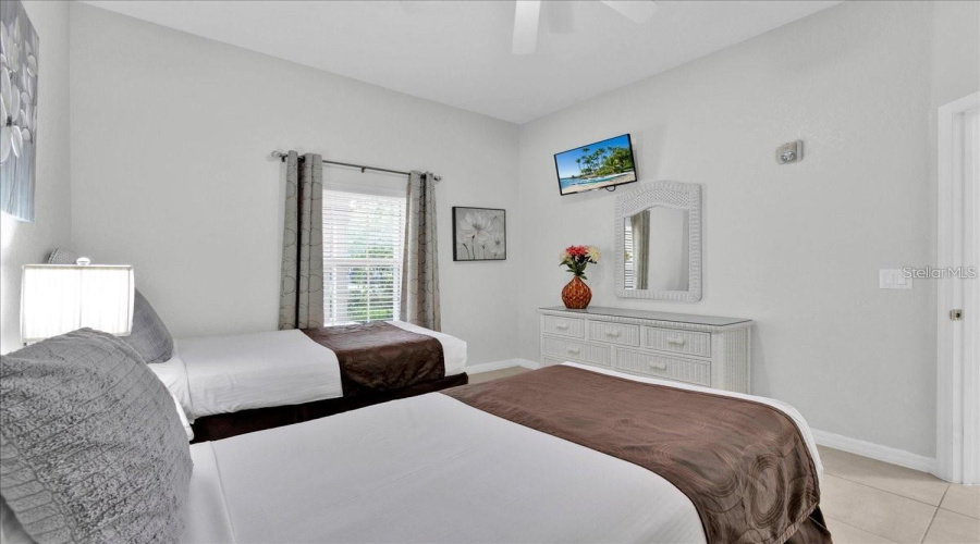 DAVENPORT, Florida 33897, 3 Bedrooms Bedrooms, ,2 BathroomsBathrooms,Residential,For Sale,ROGUES RETREAT,0,MFRO6427908