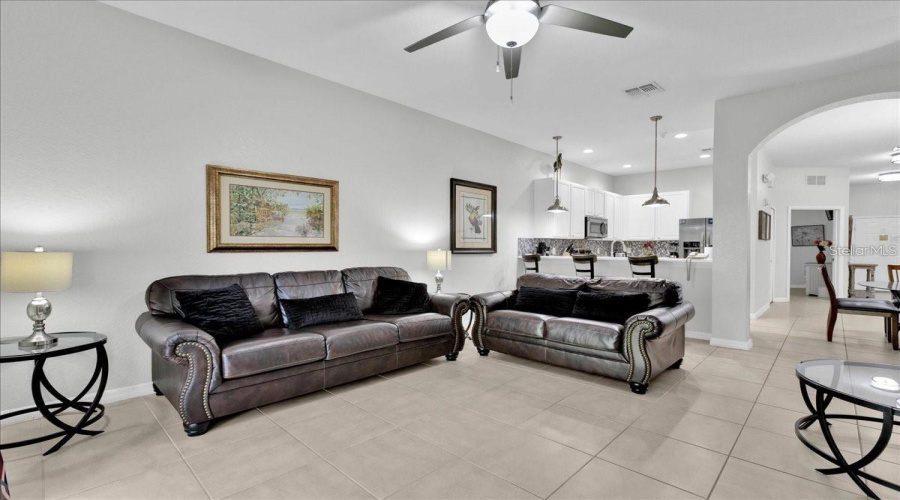 DAVENPORT, Florida 33897, 3 Bedrooms Bedrooms, ,2 BathroomsBathrooms,Residential,For Sale,ROGUES RETREAT,0,MFRO6427908