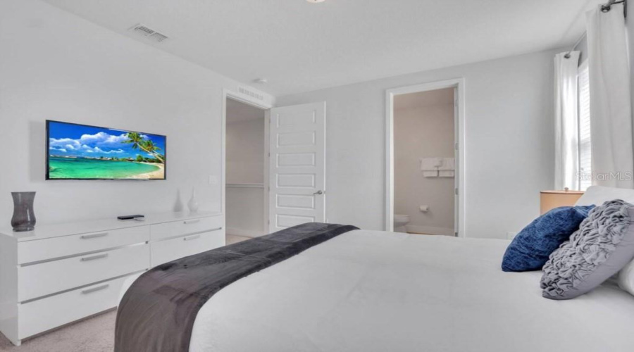 KISSIMMEE, Florida 34747, 6 Bedrooms Bedrooms, ,6 BathroomsBathrooms,Residential,For Sale,PENDANT,0,MFRO6427714