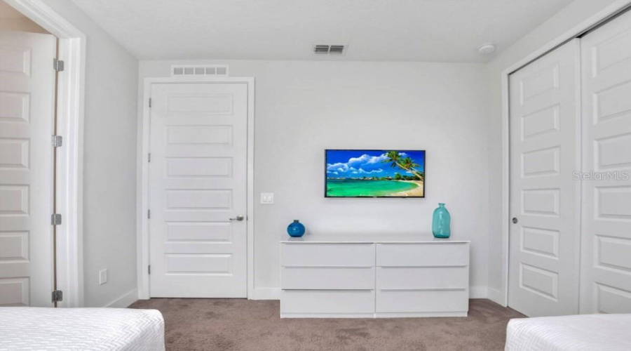 KISSIMMEE, Florida 34747, 6 Bedrooms Bedrooms, ,6 BathroomsBathrooms,Residential,For Sale,PENDANT,0,MFRO6427714