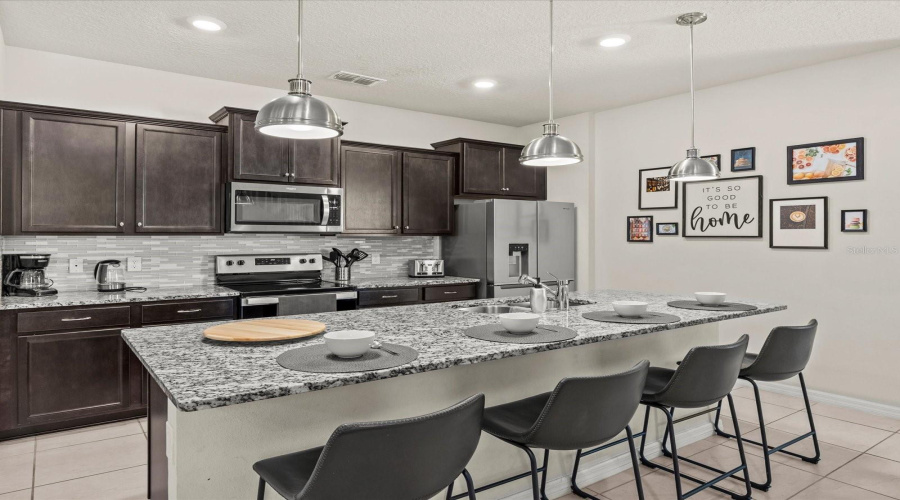 DAVENPORT, Florida 33897, 7 Bedrooms Bedrooms, ,5 BathroomsBathrooms,Residential,For Sale,LILAC,0,MFRS5154199